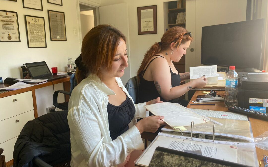 Alumnas de la Universidad Católica de Valparaíso finalizan pasantía en procesamiento de archivos